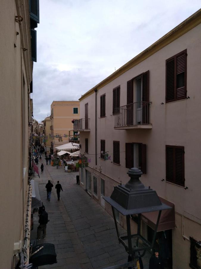 Piazza Ginnasio Affittacamere Alghero Esterno foto
